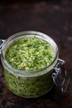 Ev yapımı pesto