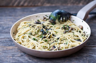 Mantarlı İtalyan makarnası.