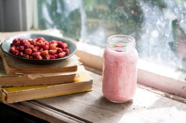 organik çilek smoothie