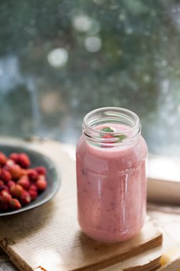 organik çilek smoothie