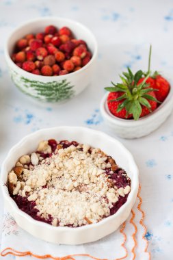 Kırmızı organik dut kek