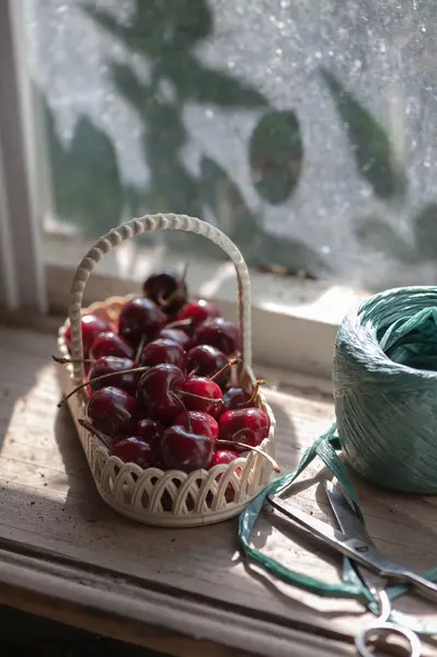 Červené organické třešně — Stock fotografie