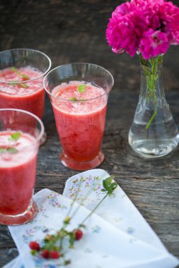 Ev yapımı meyve suyu