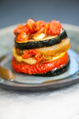 Küçük tabak zekâ ratatouile