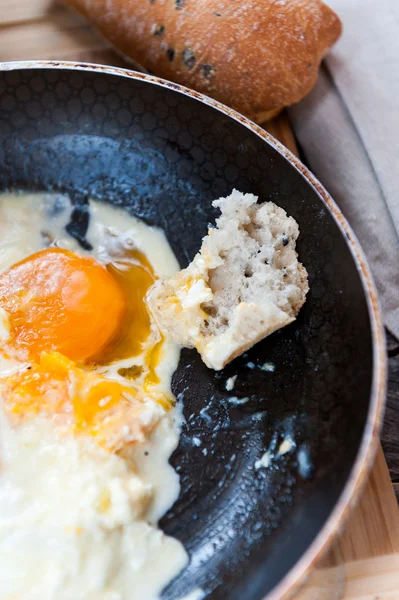 Huevos en crema agria — Foto de Stock