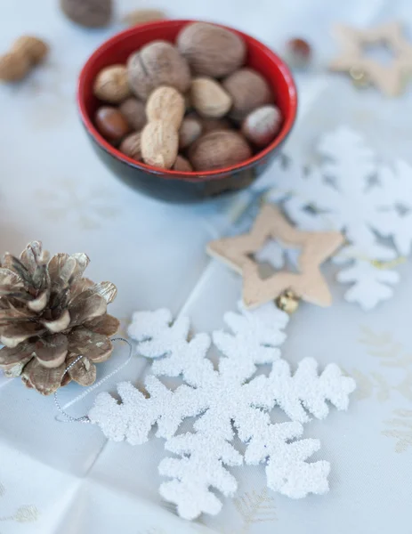 Nueces en un tazón — Foto de Stock