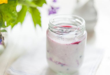 yaban mersini ile yoğurt