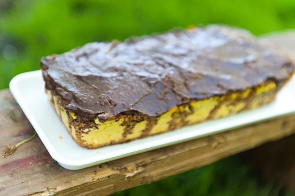 Pastel de flores de coco con chocolate encima —  Fotos de Stock