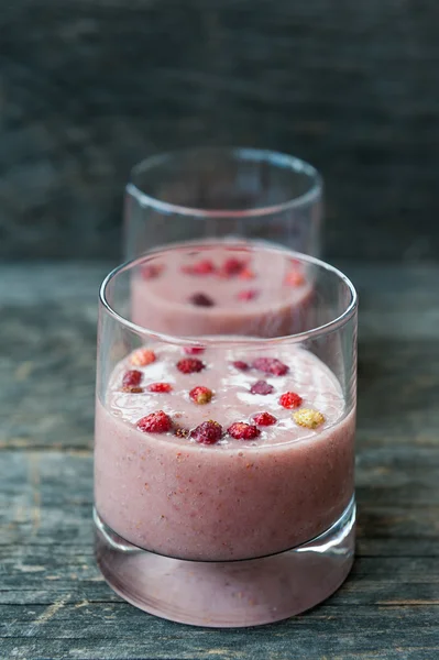 Wild strawberries milkshake — Stock Photo, Image