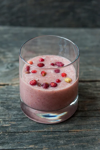 Wild strawberries milkshake — Stock Photo, Image