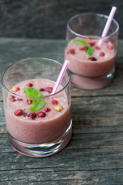 Wild strawberries milkshake — Stock Photo, Image