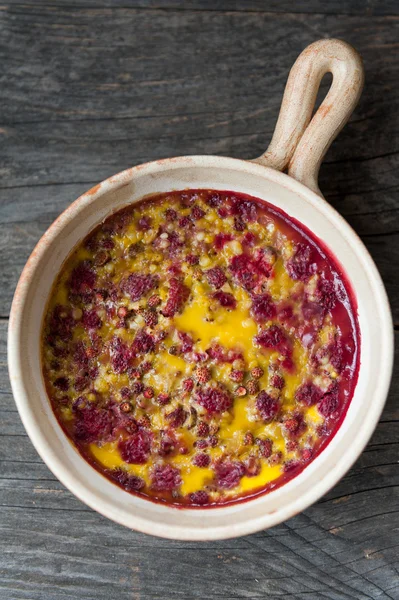 Wild strawberry crumble — Stock Photo, Image