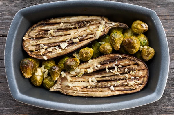 Auberginen und Rosenkohl — Stockfoto