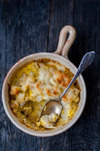 Baked cauliflower with cheese and eggs — Stock Photo, Image