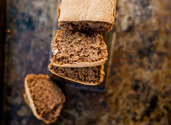 Chleb bananowy na czarnym tle — Zdjęcie stockowe