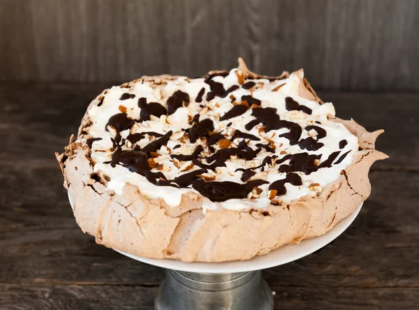 Çikolatalı pavlova kek — Stok fotoğraf