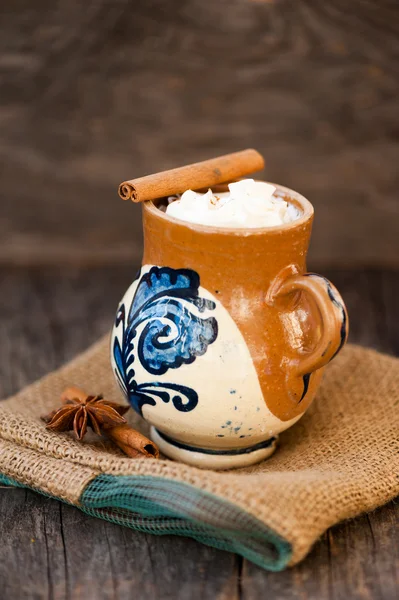 Hot chocolate in a mug — Stock Photo, Image