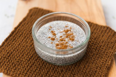 Chia puding tarçın ile