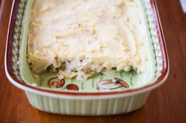 Peynir ve brokoli ile fırında patates