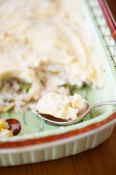 Gebakken aardappelen met kaas en broccoli — Stockfoto