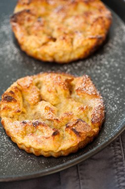 Fransız tostu akçaağaç şurubu ile fırında fırın