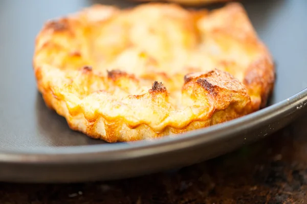 Ofen gebackener französischer Toast mit Ahornsirup — Stockfoto