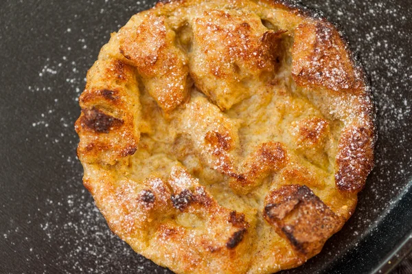 Ofen gebackener französischer Toast mit Ahornsirup — Stockfoto