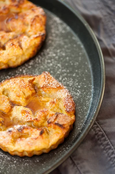 Ugnsbakad franska toast med lönnsirap — Stockfoto