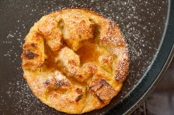 Ofen gebackener französischer Toast mit Ahornsirup — Stockfoto