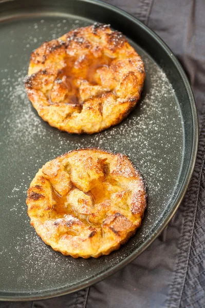 Ofen gebackener französischer Toast mit Ahornsirup — Stockfoto