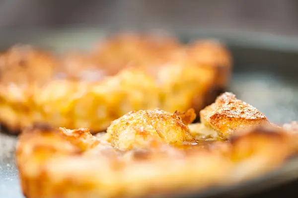 Ofen gebackener französischer Toast mit Ahornsirup — Stockfoto