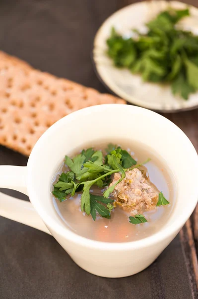 Sopa con bolas de carne y perejil — Foto de Stock