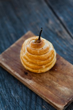 Noel için pasta içinde pişmiş armut