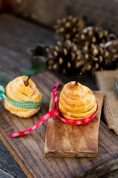 Birne im Weihnachtsgebäck gebacken — Stockfoto