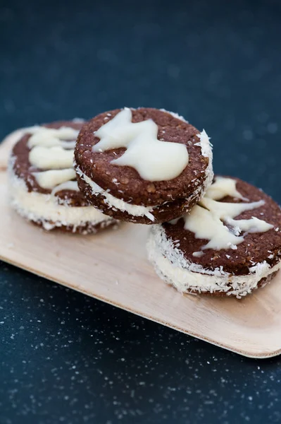 Biscuits sandwich au chocolat pour Noël — Photo