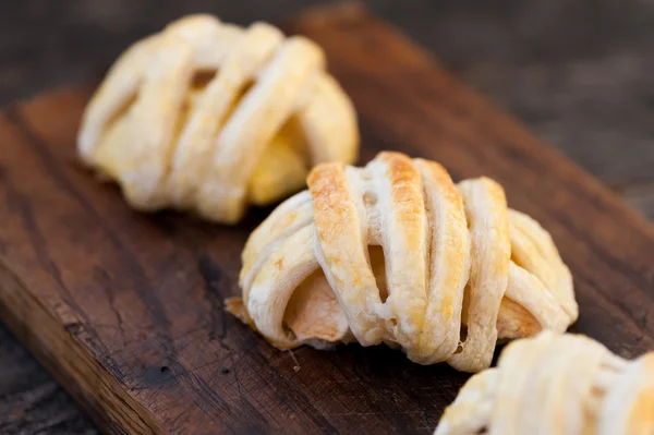 クリスマスのお菓子に焼きリンゴ — ストック写真