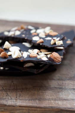 Çiğ vegan ile fındık çikolata