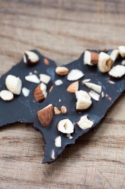 Çiğ vegan ile fındık çikolata