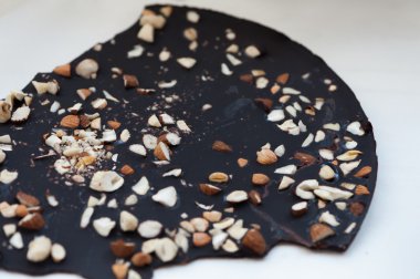 Çiğ vegan ile fındık çikolata