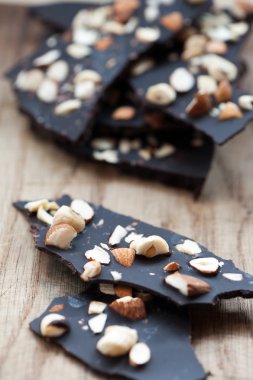 Çiğ vegan ile fındık çikolata