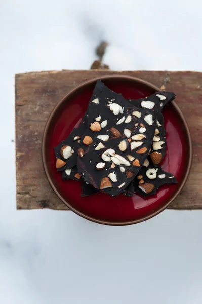 Homemade raw vegan chocolate — Stock Photo, Image