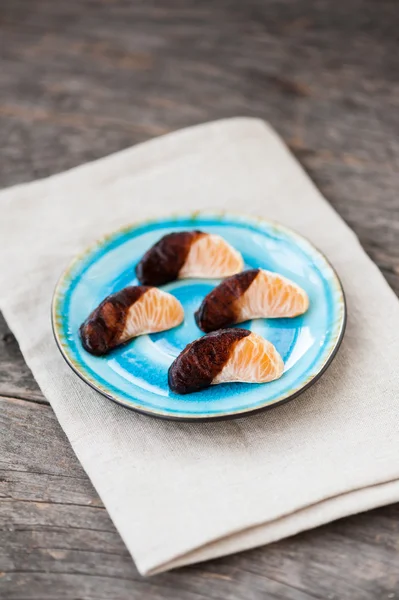 Mandarina con chocolate —  Fotos de Stock