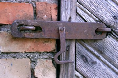 Eski kilit kapı. gerçek köy tarzı .