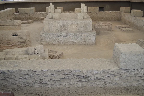 Tumba romana en el yacimiento arqueológico Viminacium Imagen de archivo