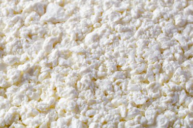 Beyaz çiftlik peynirli makarna manzaralı, ev manzaralı.