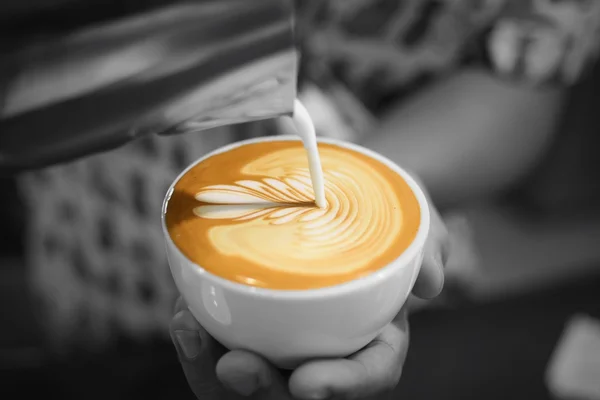 Cafea latte artă în cafenea — Fotografie, imagine de stoc