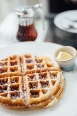 çanak üzerinde gözleme 