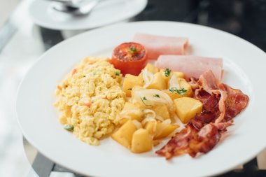 Kahvaltı yemeği ayarla