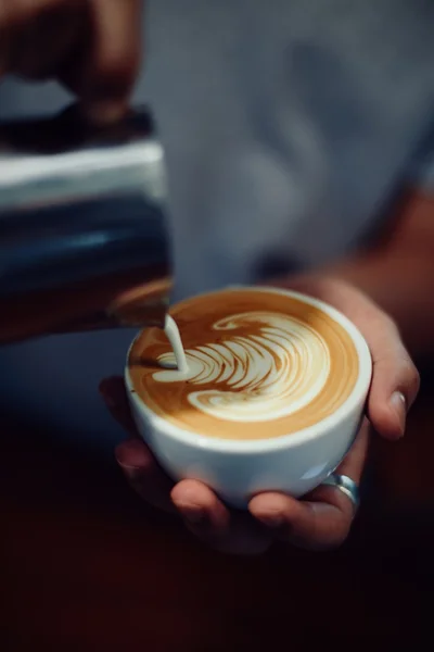 Káva latte art v kavárně — Stock fotografie