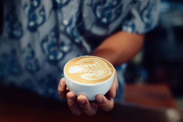 Kaffe latte art i kafé — Stockfoto